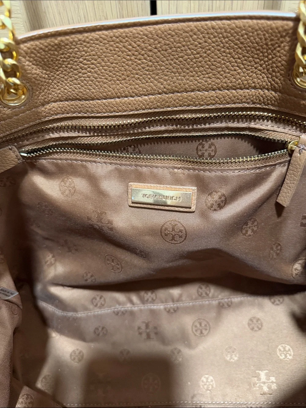 Tory Burch Pebbled Leather Tote in Camel - Picture 4 of 4
